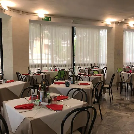Hotel Gambrinus Ξενοδοχείο 3*